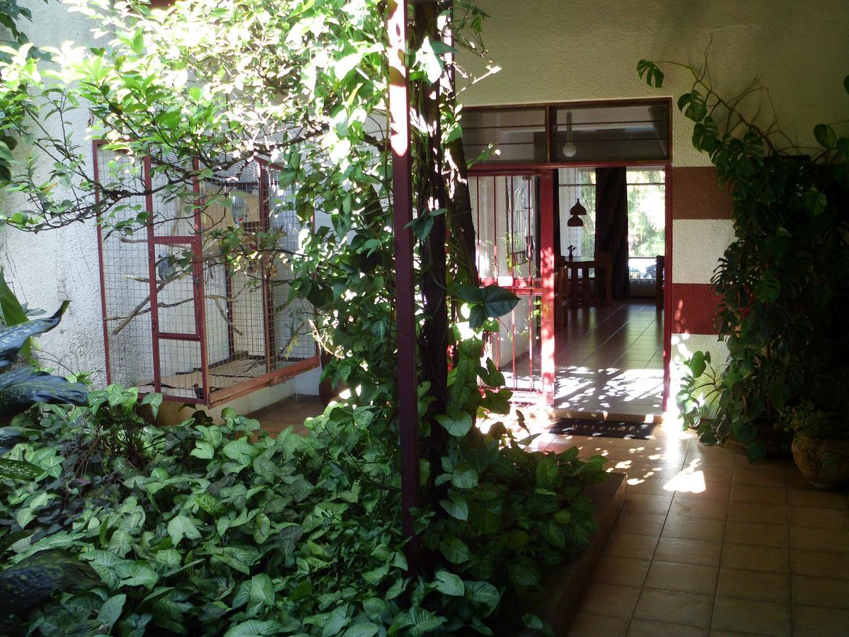 Hotel Le Garni Кигали Экстерьер фото
