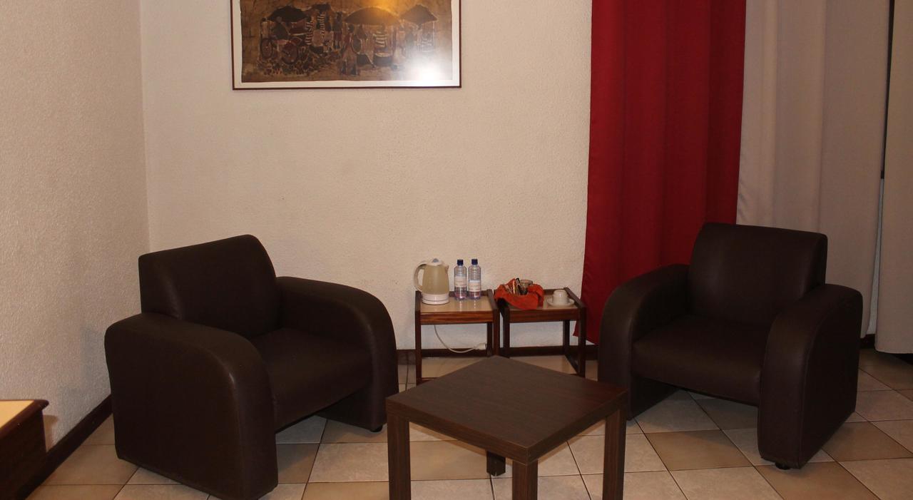 Hotel Le Garni Кигали Экстерьер фото