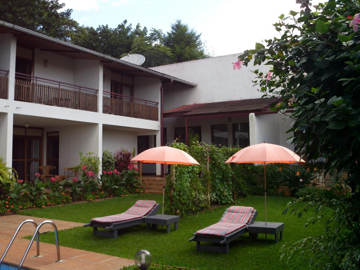 Hotel Le Garni Кигали Экстерьер фото